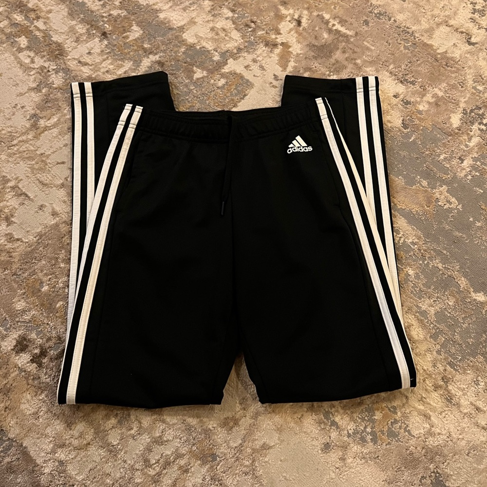 Adidas pants pockets and drawstring on waste XS smoke and pet free home
